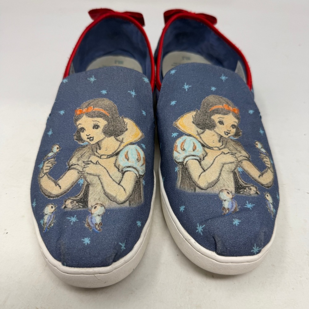 TOMS Slip On Womens 8.5 Snow White Disney Princess Blue Red Bow EUC